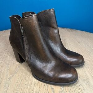 Born Brown Leather Ankle Boots Side Zip Stacked Block Heel Booties Womens Size 9